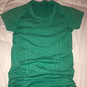 lululemon t-shirt